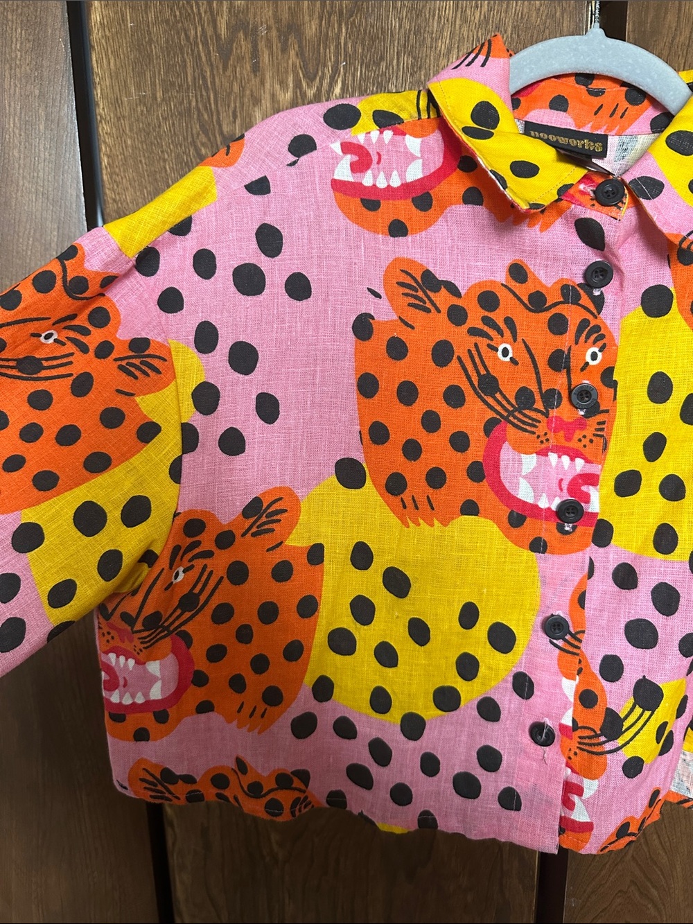 Nooworks linen crop shirt in Micotti Cat - Picture 3 of 3